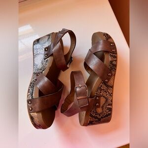 Corky’s Flax Wedge